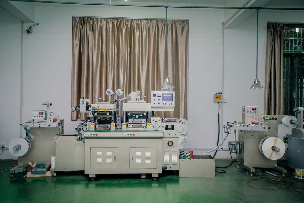 全自動(dong)高速雙座(zuo)燙金模切(qie)機